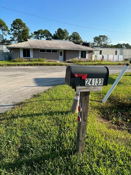 24133 W SR-40, Astor, FL à louer - Photo du bâtiment - Image 2 de 11