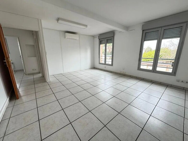 Office in Tournefeuille for lease - Building Photo - Image 3 of 10
