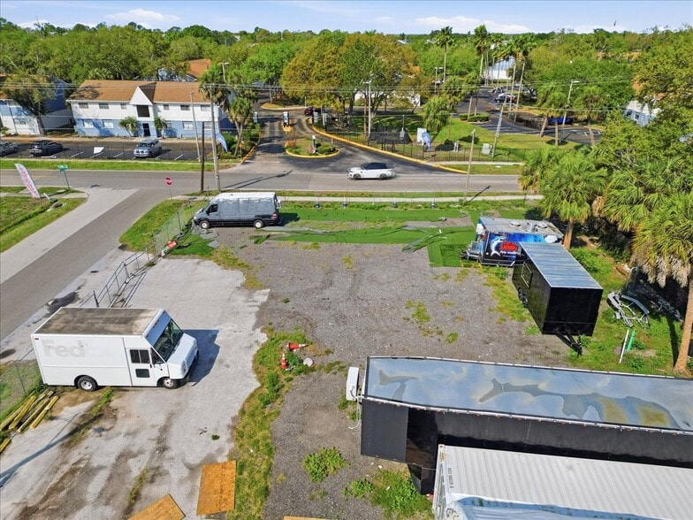 7511 Winchester Dr, Tampa, FL à vendre - Photo du bâtiment - Image 2 de 13