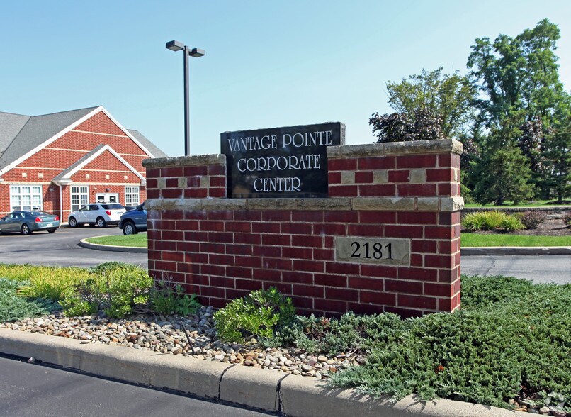 2181 E Aurora Rd, Twinsburg, OH à vendre - Photo du bâtiment - Image 2 de 4