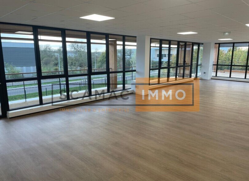 Industrial in Collégien for lease - Building Photo - Image 2 of 8