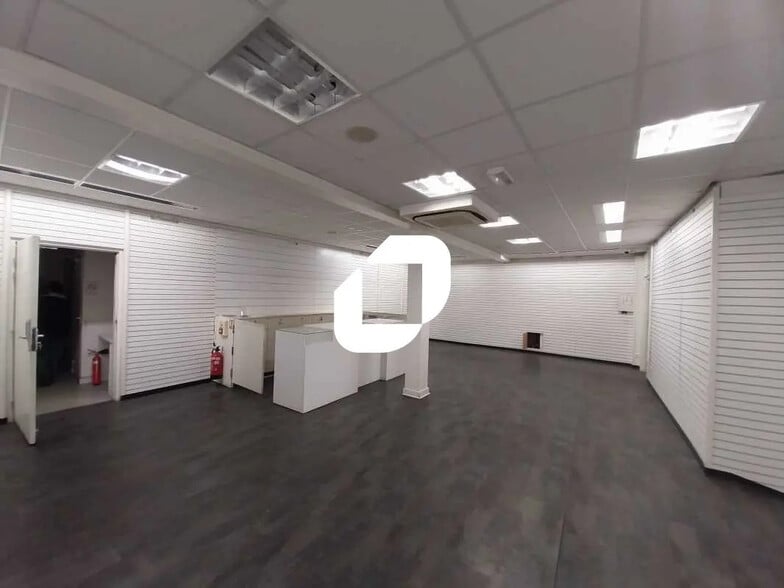 Retail in Bordeaux for sale - Interior Photo - Image 1 of 6