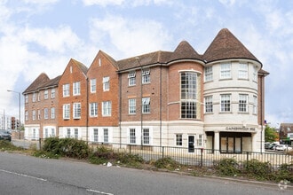 26-32 High St, Crawley à louer Photo du bâtiment- Image 2 de 2