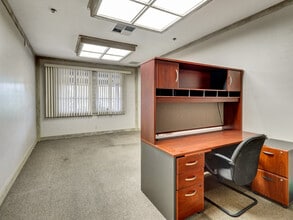 40004 Cook St, Palm Desert, CA for lease Interior Photo- Image 2 of 33
