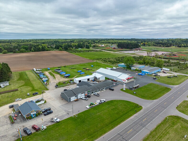 4150 State Highway 13, Wisconsin Dells, WI à vendre - Photo du bâtiment - Image 2 de 10