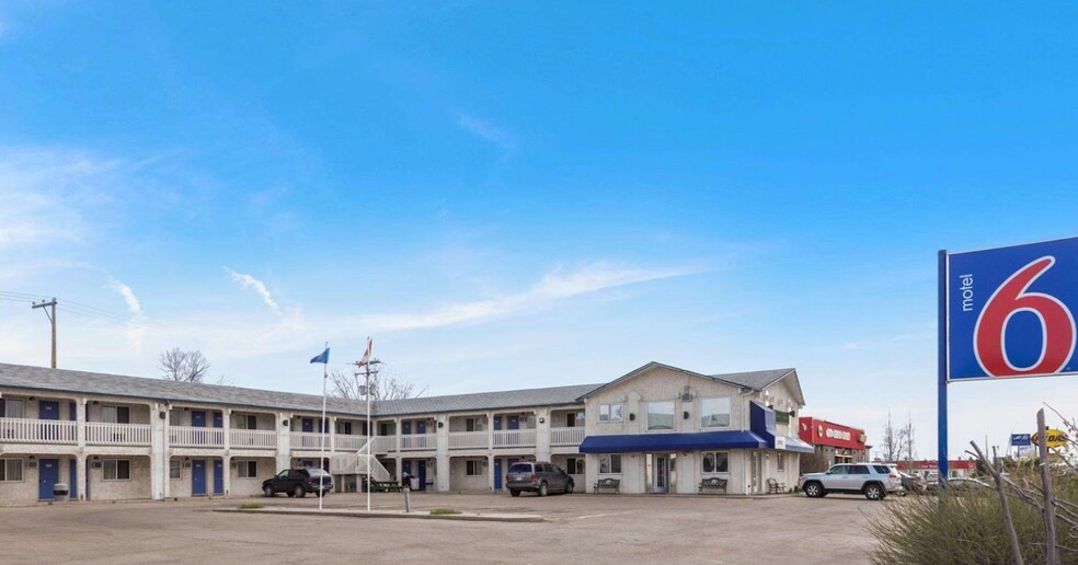 6216 48 Ave, Camrose, AB for sale - Primary Photo - Image 1 of 1