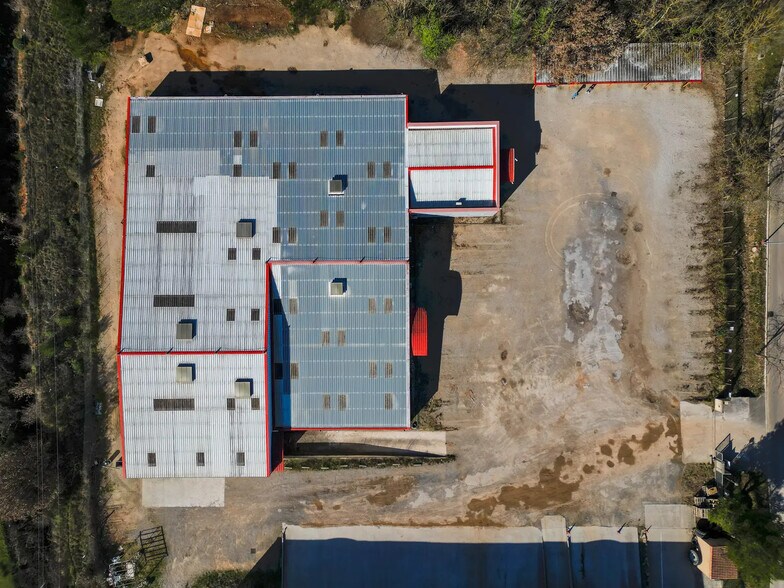Local d'activités dans Brignoles à vendre - Photo du bâtiment - Image 2 de 16
