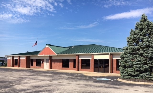 103-115 Hunter Station Rd, Sellersburg, IN for lease - Building Photo - Image 2 of 5