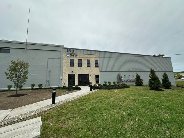 250 Canal Rd, Fairless Hills, PA for lease - Building Photo - Image 3 of 12