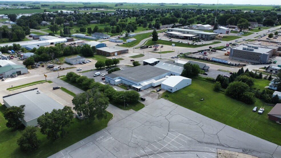 1112 Chatburn Ave, Harlan, IA à vendre - Photo du bâtiment - Image 2 de 5