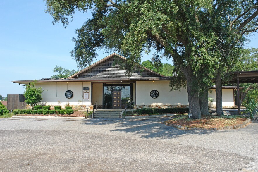 131 New Warrington Rd, Pensacola, FL à vendre - Photo du bâtiment - Image 3 de 141