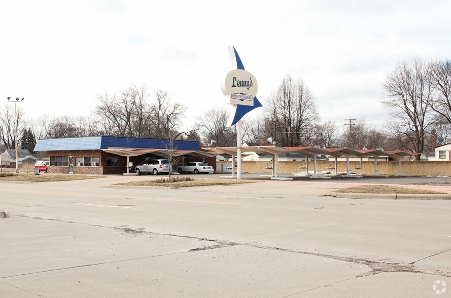 5152 S Beech Daly St, Dearborn Heights, MI à louer - Photo du bâtiment - Image 2 de 7