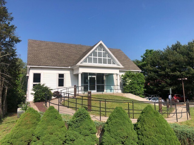 300 Queen St, Southington, CT à louer - Photo du bâtiment - Image 2 de 19