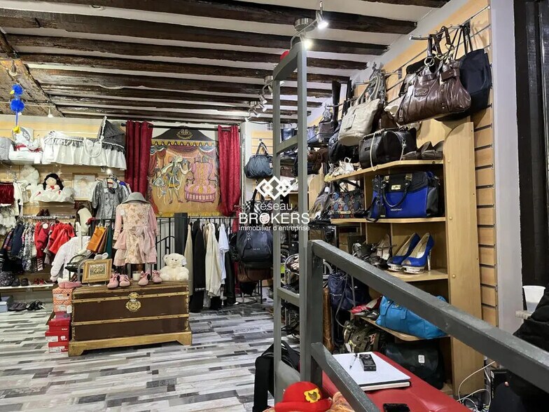 Retail in Melun for sale - Building Photo - Image 2 of 3