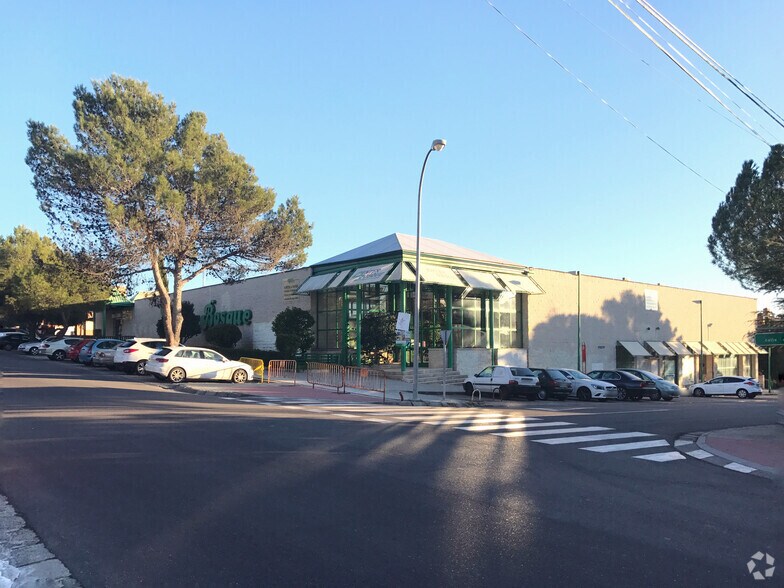 Calle Bidasoa, 5, Villaviciosa de Odón, Madrid à louer - Photo du bâtiment - Image 3 de 3