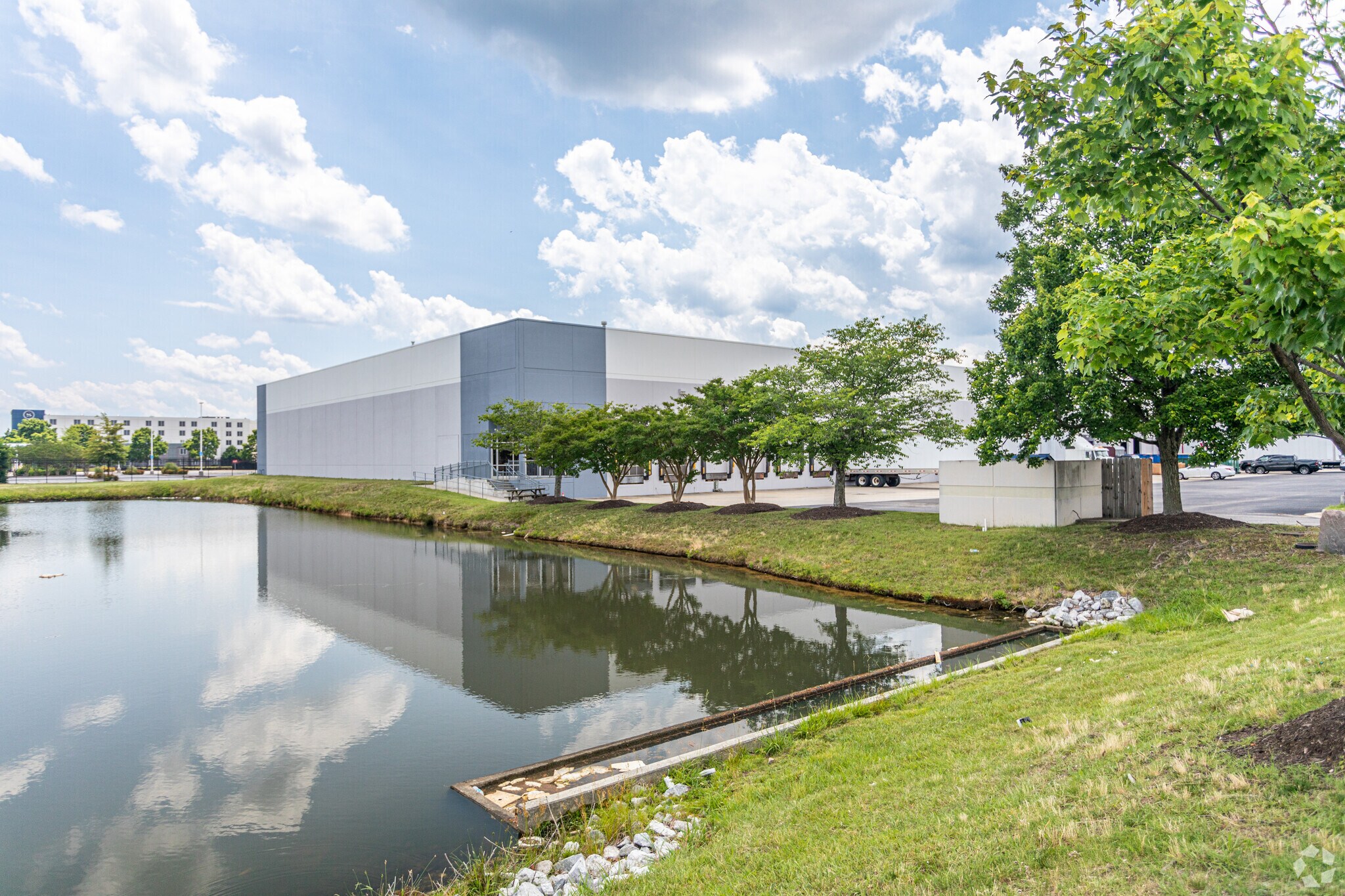 5401 Lewis Rd, Sandston, VA à louer Photo du bâtiment- Image 1 de 8