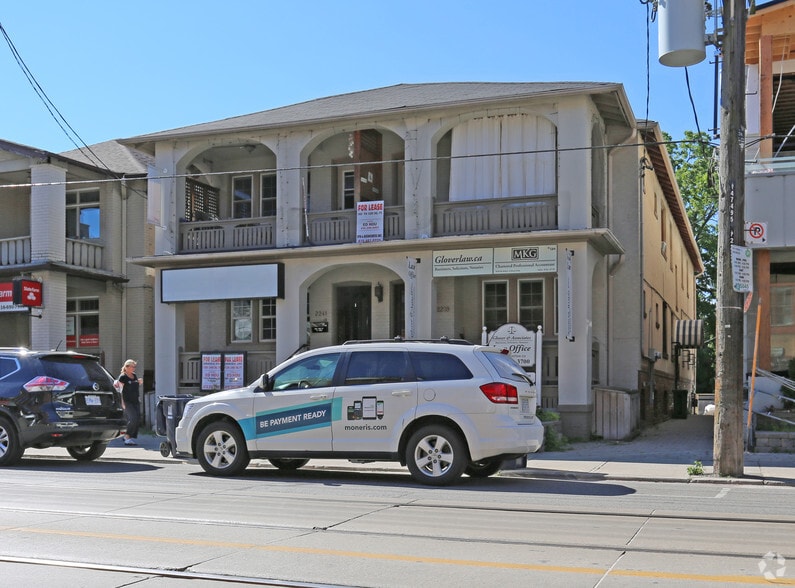2241 Queen St, Toronto, ON for lease - Primary Photo - Image 1 of 5