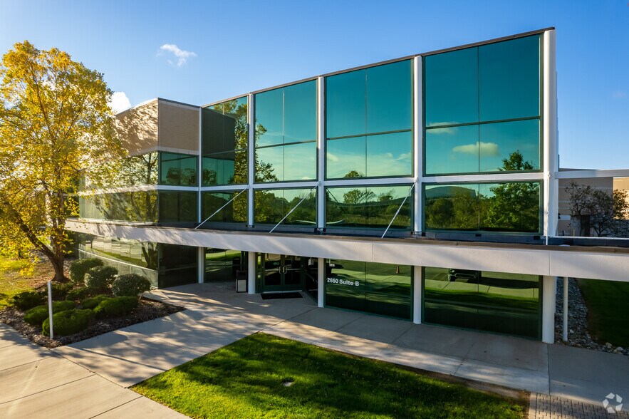2650 N Opdyke Rd, Auburn Hills, MI à louer - Photo du bâtiment - Image 3 de 12