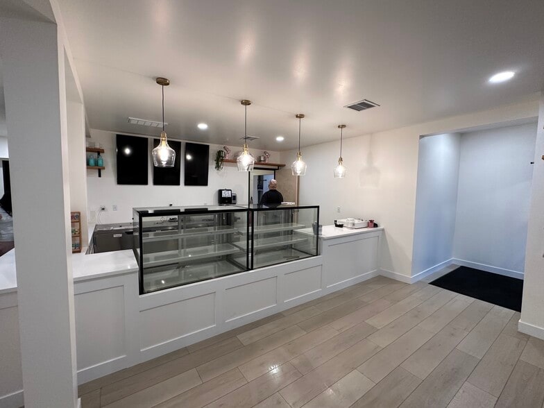 8730 SE Woodstock Blvd, Portland, OR for sale - Building Photo - Image 2 of 5