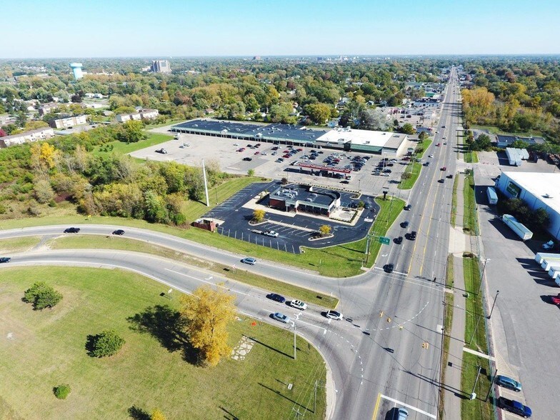 3238-3288 Corunna Rd, Flint, MI for lease - Primary Photo - Image 1 of 6