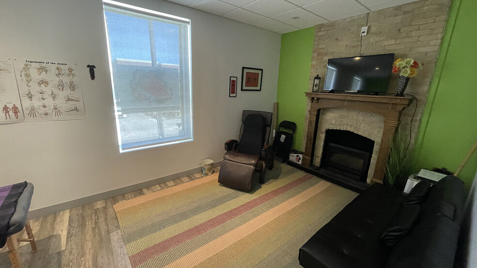 478 River Av, Winnipeg, MB for lease - Building Photo - Image 3 of 5