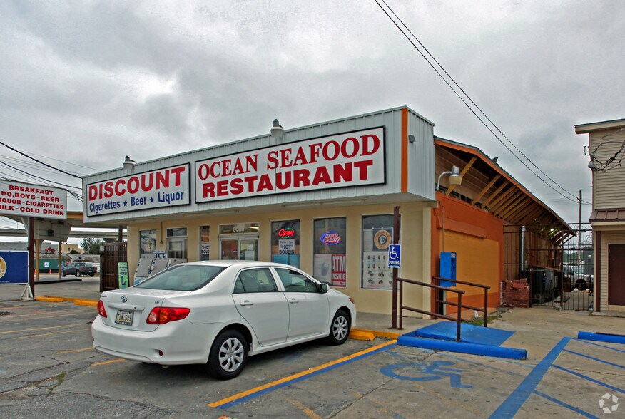 8001 & 8009 Downman Rd portefeuille de 2 propriétés à vendre sur LoopNet.ca - Photo principale - Image 2 de 2