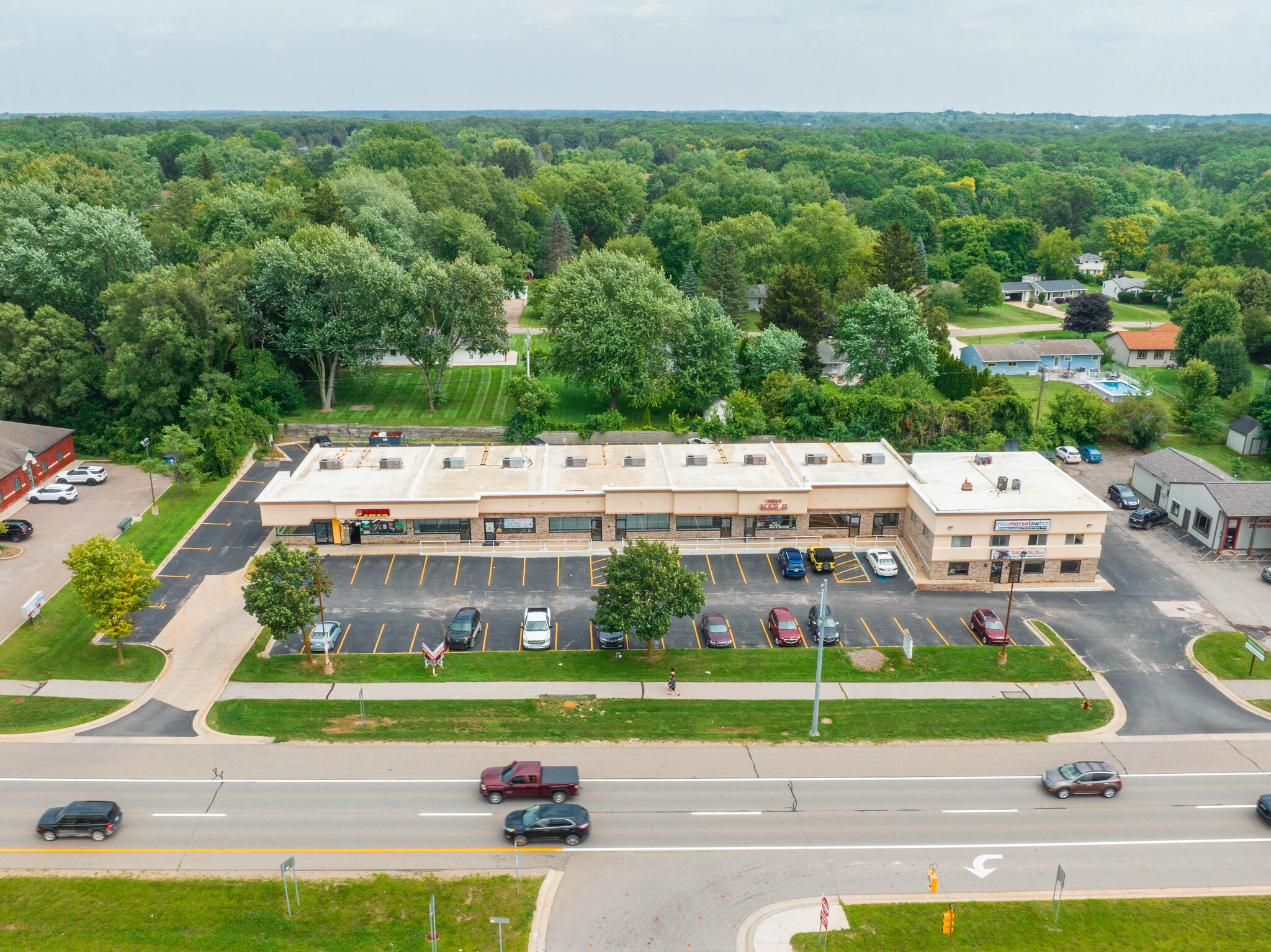 2643-2661 S Lapeer Rd, Lake Orion, MI à vendre Photo du bâtiment- Image 1 de 13