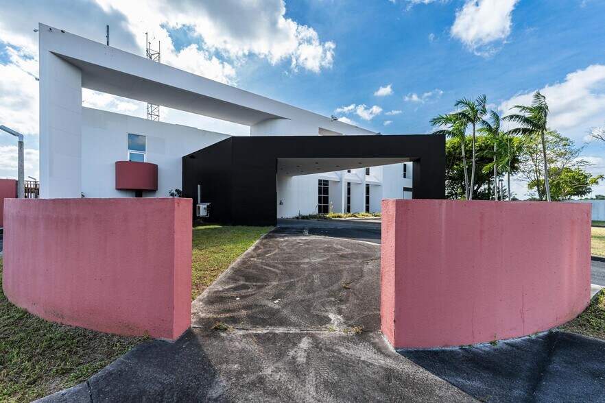 194 NW 187th St, North Miami, FL à vendre - Photo du bâtiment - Image 3 de 14