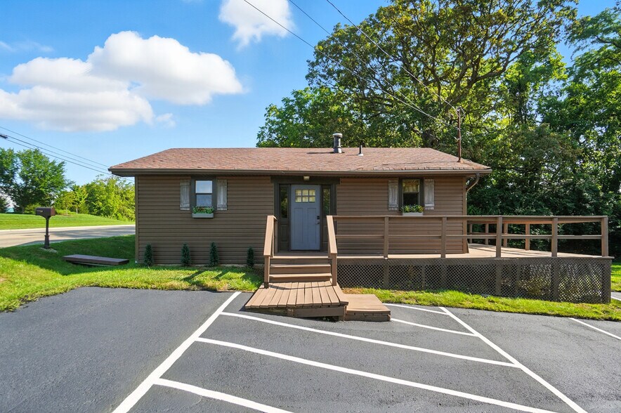 7826 Columbia Rd, Maineville, OH à vendre - Photo du bâtiment - Image 1 de 18