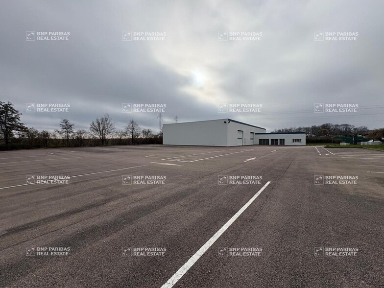 17 Rue En Rosey, Saint-Apollinaire for lease - Building Photo - Image 2 of 9