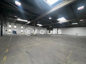 11 Avenue Du 24 Août 1944, Corbas for lease Interior Photo- Image 2 of 4