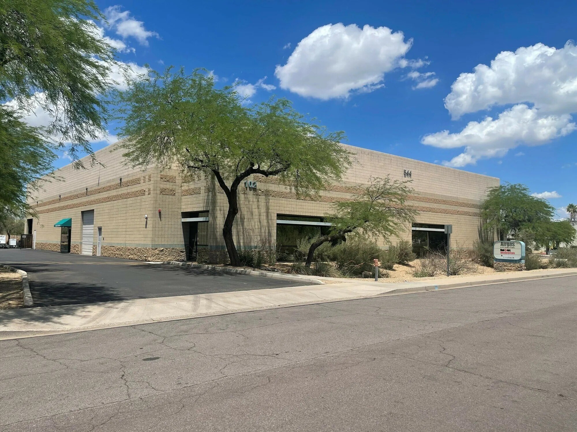 544 W Iron Ave, Mesa, AZ à louer Photo du bâtiment- Image 1 de 6