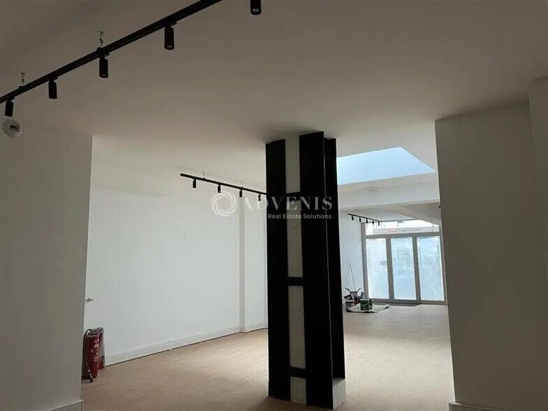 Office in Lille for lease - Interior Photo - Image 3 of 4