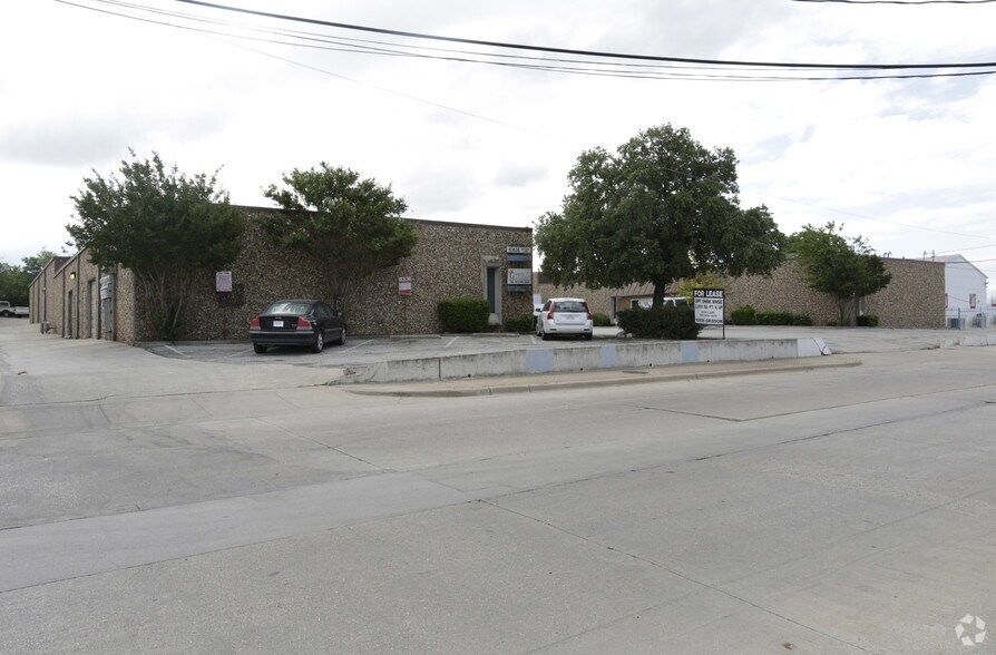 10836 Grissom Ln, Dallas, TX à louer - Photo du bâtiment - Image 2 de 14