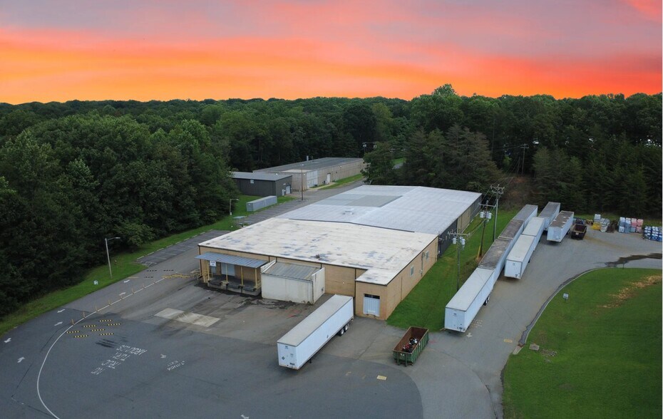 2880 Rhynhill Dr, Gastonia, NC for lease - Primary Photo - Image 1 of 1