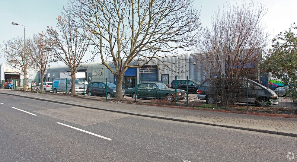 9-19 Summerstown, London for lease - Primary Photo - Image 1 of 13