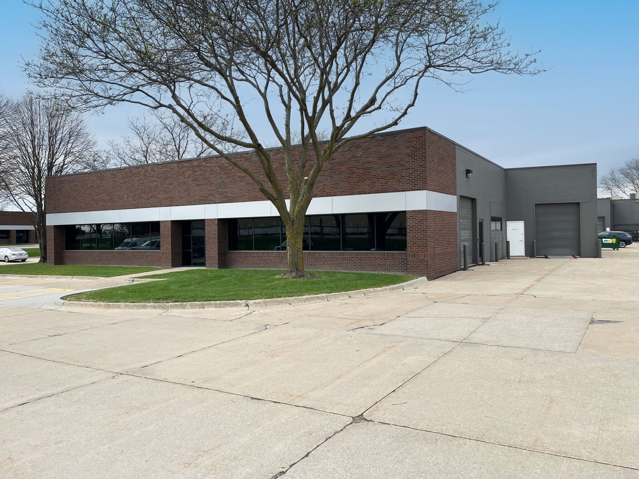 11100-11190 Aurora Ave, Urbandale, IA à louer Photo du bâtiment- Image 1 de 13