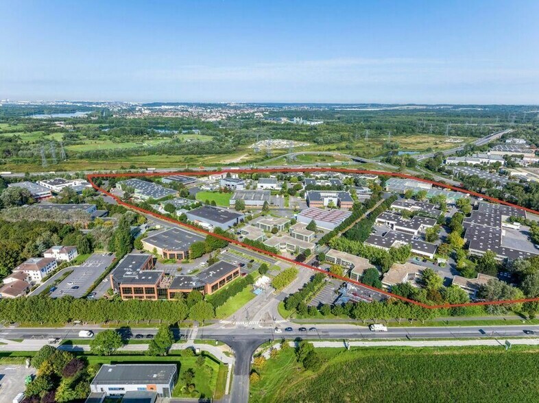 Flex in Saint-Thibault-des-Vignes for lease - Aerial - Image 2 of 3
