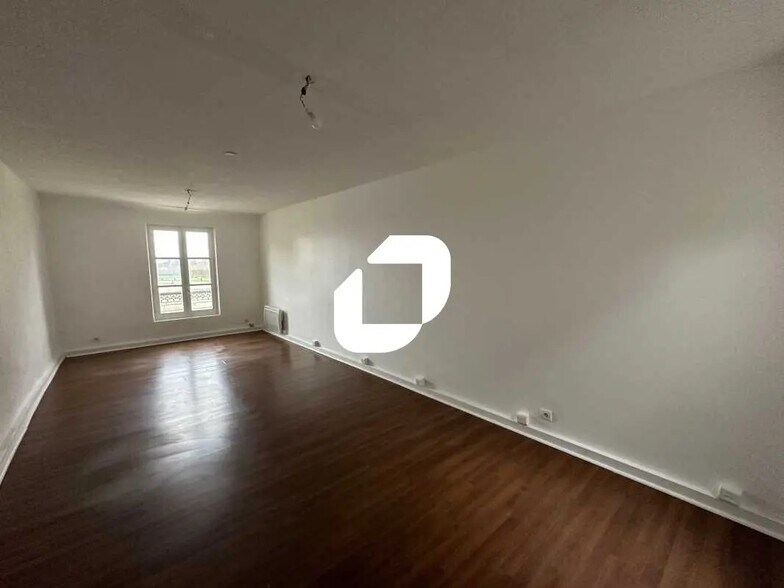 20-22 Place Charles De Gaulle, Saint-Germain-en-Laye à louer - Photo intérieure - Image 1 de 9