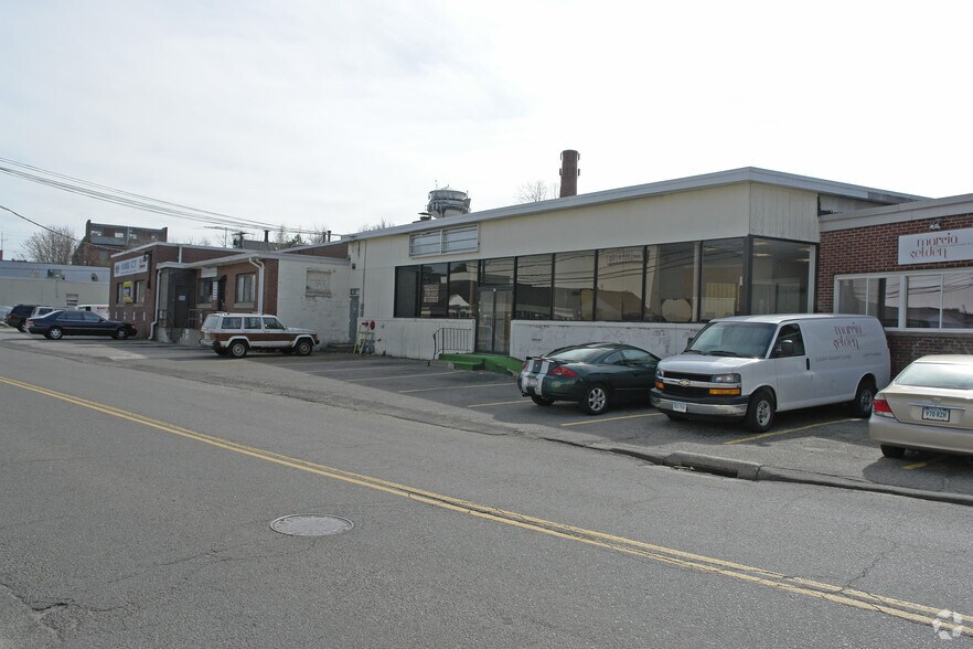 75 Research Dr, Stamford, CT à louer - Photo du bâtiment - Image 3 de 16