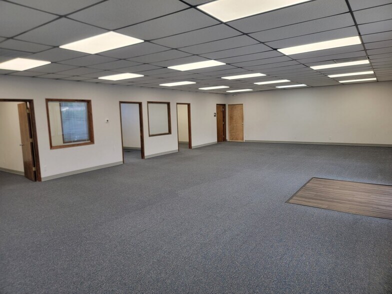 5002-5008 Commercial St SE, Salem, OR à louer - Photo du bâtiment - Image 3 de 13