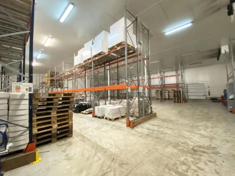 Flex in Thiais for lease - Interior Photo - Image 3 of 19