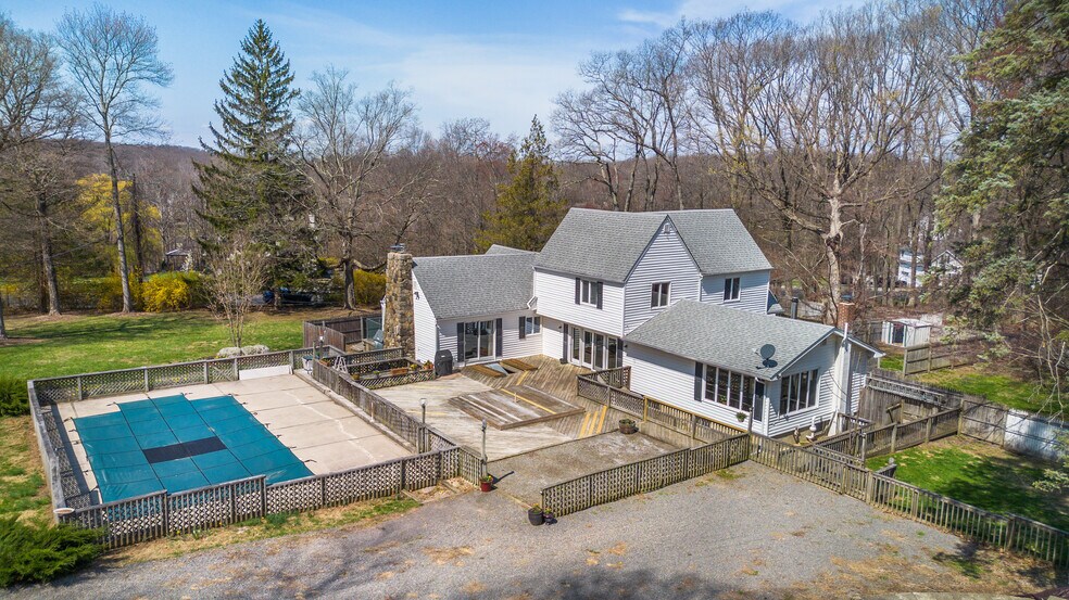 8 Stonehedge Ln, Byram Township, NJ à vendre - Photo du bâtiment - Image 3 de 31