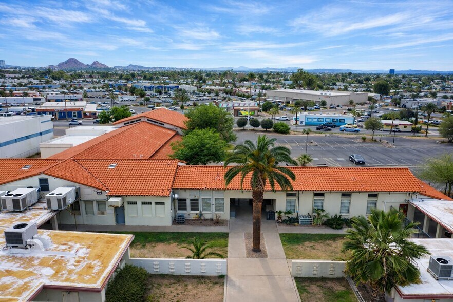 3546 E Thomas Rd, Phoenix, AZ à vendre - Photo du bâtiment - Image 3 de 11