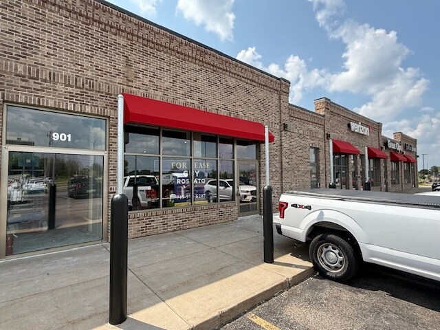 Plus de détails pour 905 W Clairemont Ave, Eau Claire, WI - Commerce de détail, Industriel à louer