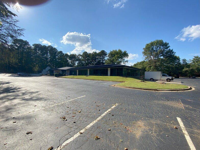 5000 McGinnis Ferry Rd, Alpharetta, GA for sale - Building Photo - Image 2 of 18