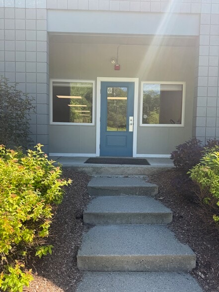 30 Airport Rd, West Lebanon, NH for lease - Building Photo - Image 3 of 15