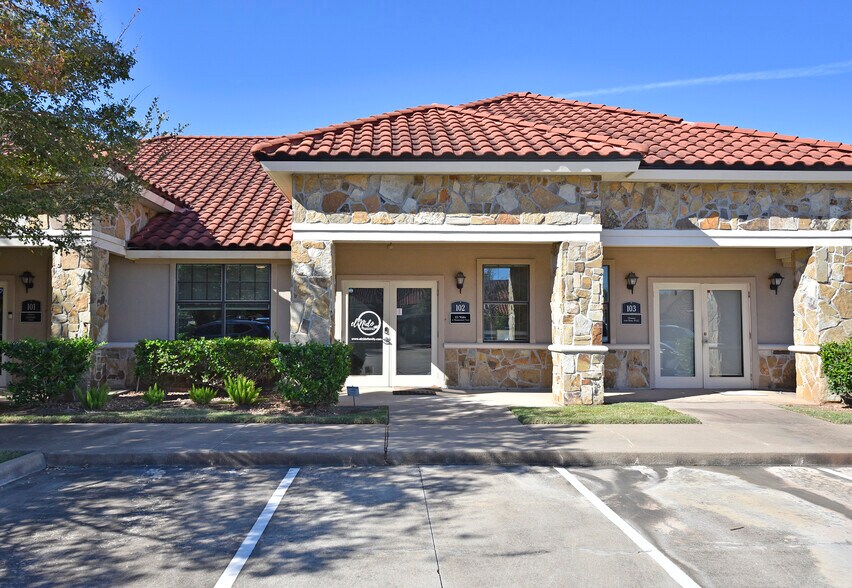 4502 Riverstone Blvd, Missouri City, TX for lease - Primary Photo - Image 1 of 4