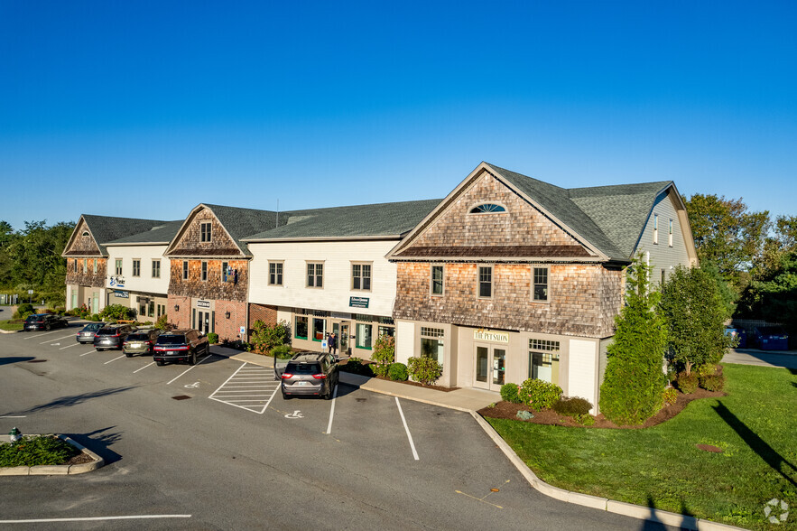 201-210 Clock Tower Sq, Portsmouth, RI for sale - Building Photo - Image 1 of 1