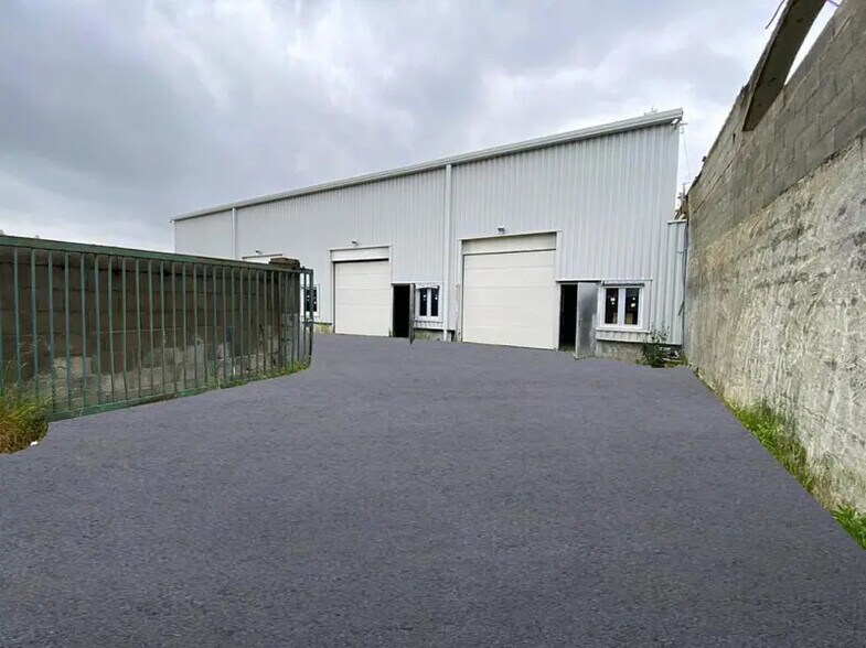 Flex in Saint-Genis-Laval for sale - Building Photo - Image 3 of 3